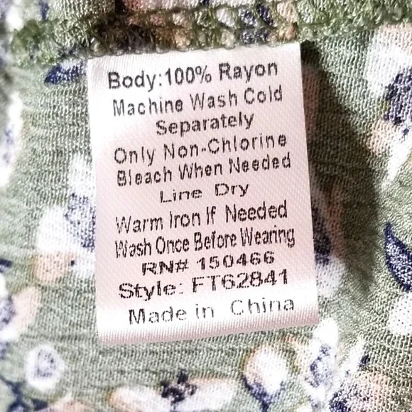 Fun 2 Fun Floral Flowy 3/4 Sleeve Blouse - Picture 6 of 6